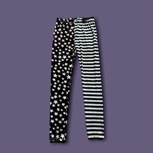 Black and white flag pattern leggings
